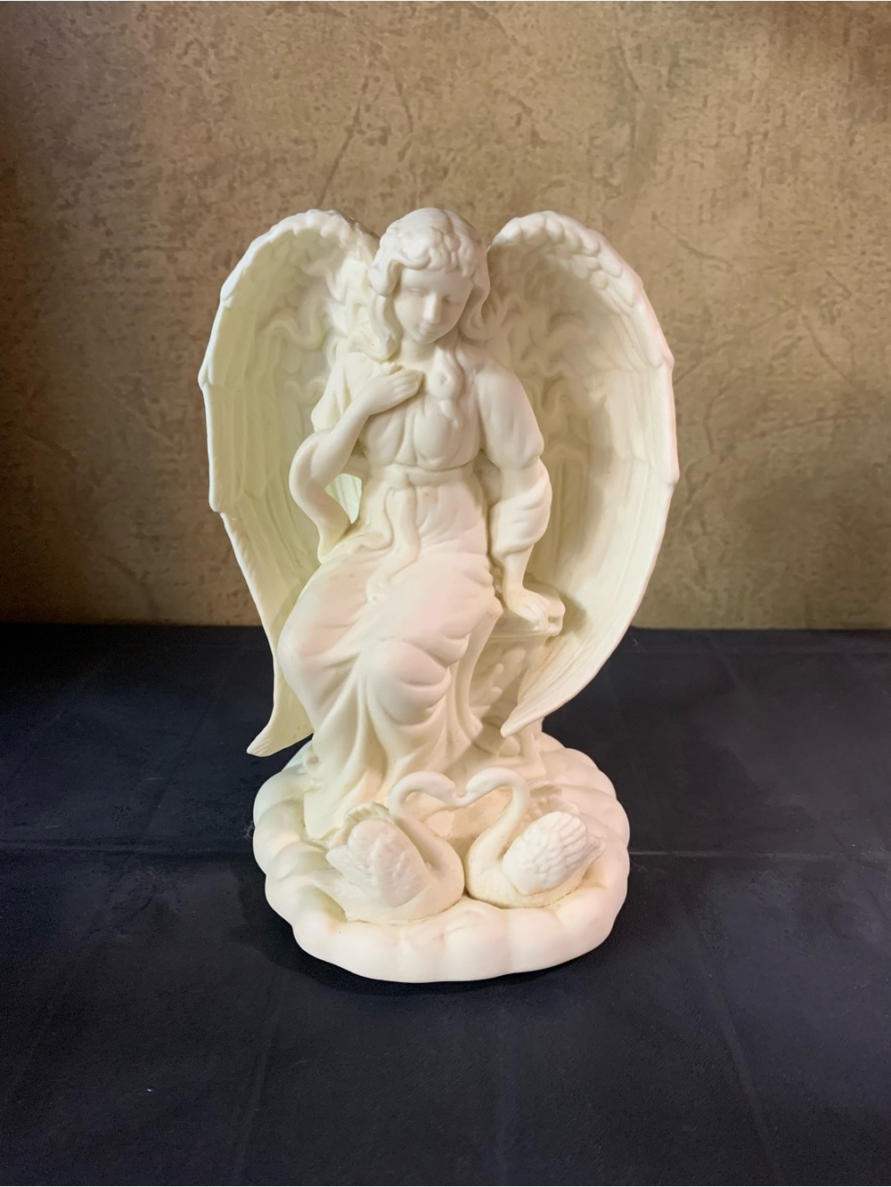 Partylite Angel of Love Porcelain Angel Figurine
P7888 NEW in Box